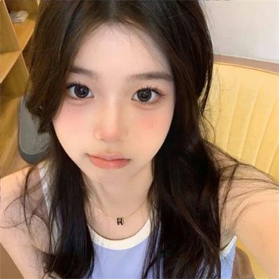 泡沫欢腾的香槟美酒